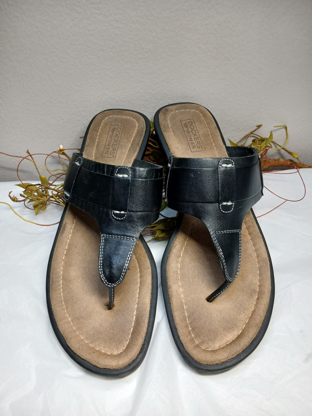 Dockers Black Leather Women’s Thong Sandals
